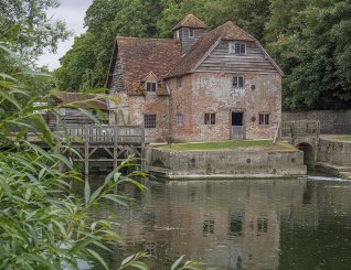 Mapledurham House, Watermill & Turbine